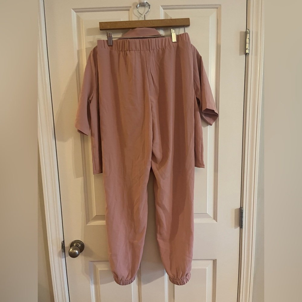 NWT’s Pink Two Piece Set - Picture 5 of 6